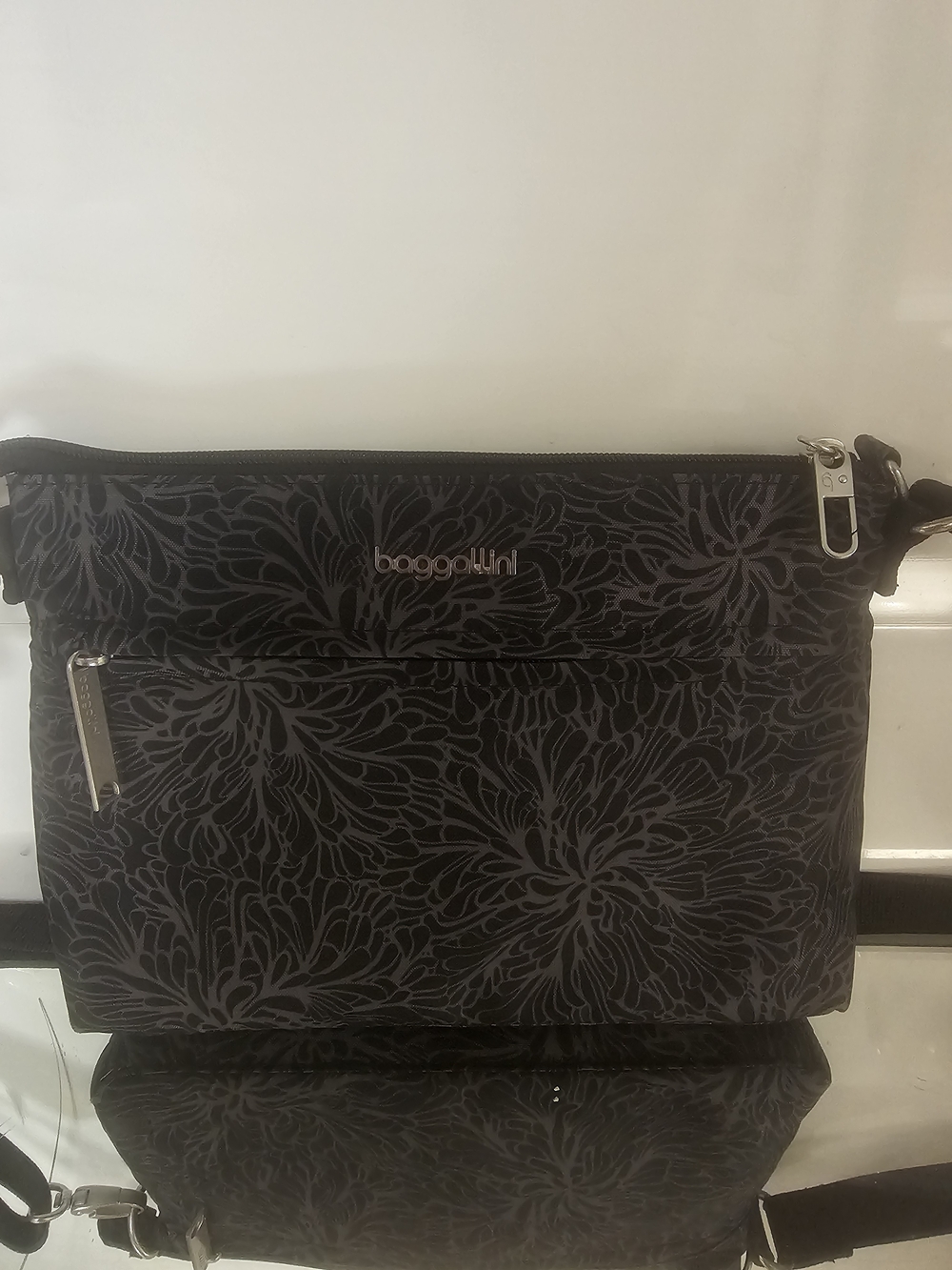 Baggallini Black Gray Floral Crossbody Bag